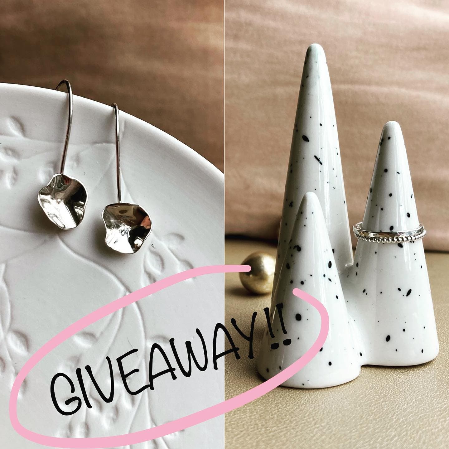 Schaaltje met giveaway-tekst, oorbellen op spikkel-achtergrond